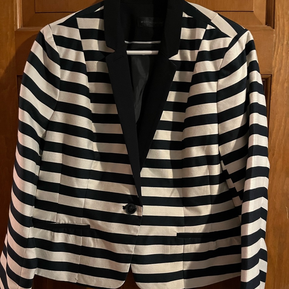 Worthington Black & White Blazer. Dress up or nice work dinner. Light weight.